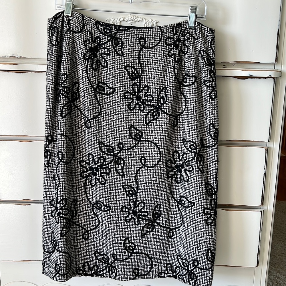 Talbots size 12 lined patterned skirt